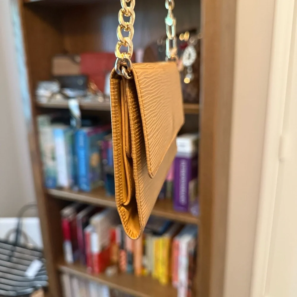 Pre-loved Authentic Louis Vuitton Tan Epi Leather Clutch - Picture 4 of 14